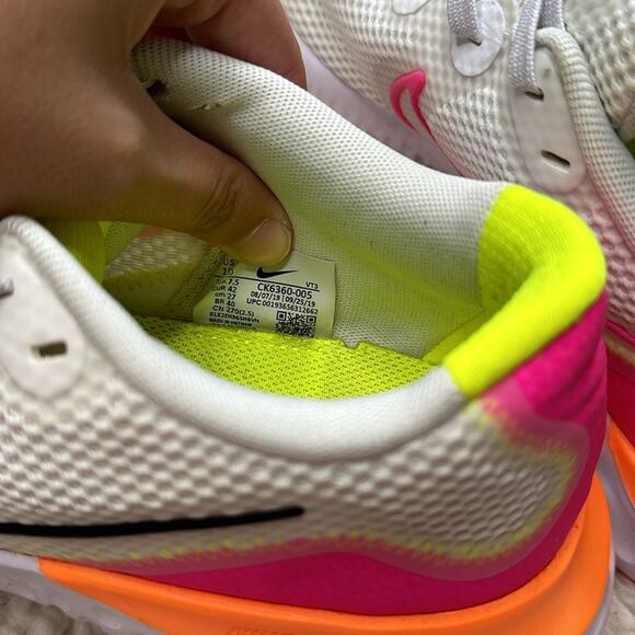 Nike Women's Renew Run Platinum Tint White Neon Size 10 Minor Wear Box Icluded - Picture 10 of 14